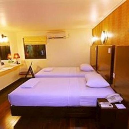 Mervit Hotel Padang (Sumatra) Exterior foto