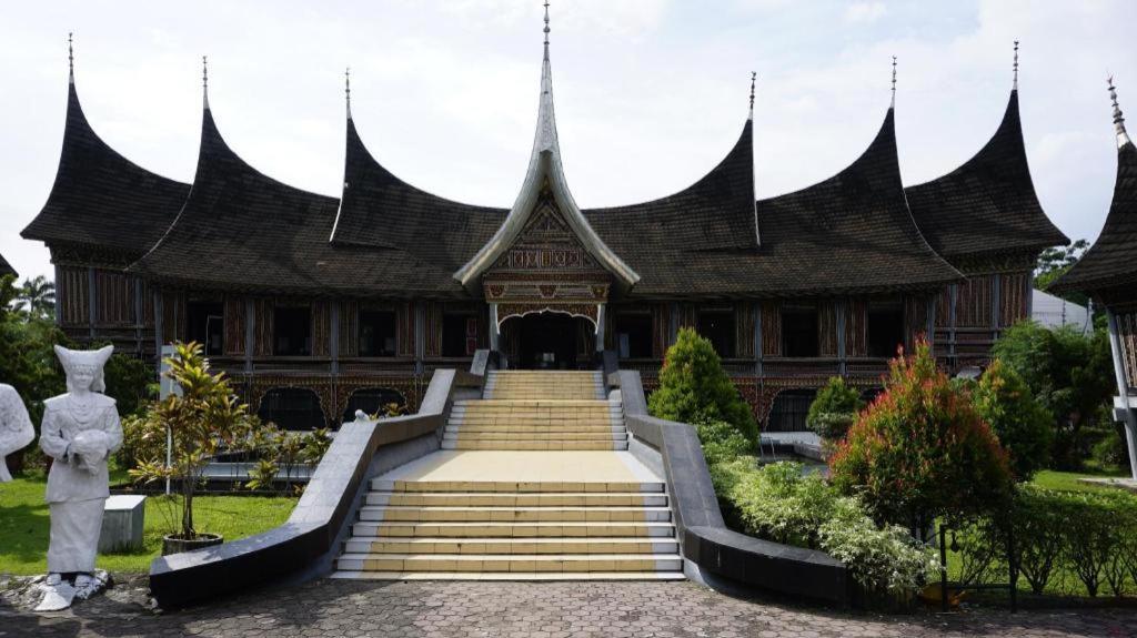 Mervit Hotel Padang (Sumatra) Exterior foto